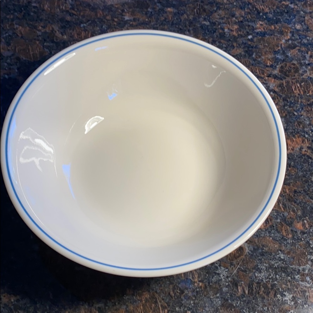 1 Corelle 1 1/2 Quart Serving Bowl Embrodiery